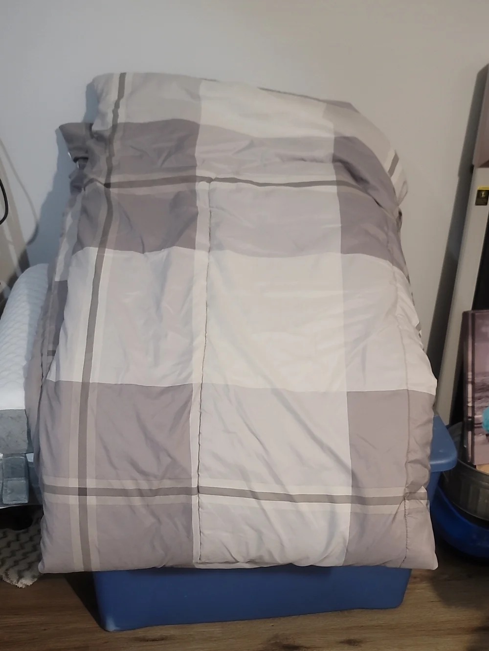 King Neutral Gray and White Plaid Comforter - Stylish Bedding